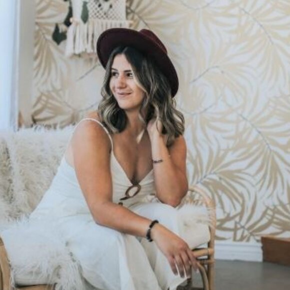 Meet your Posher, Ali - Picture 1 of 1